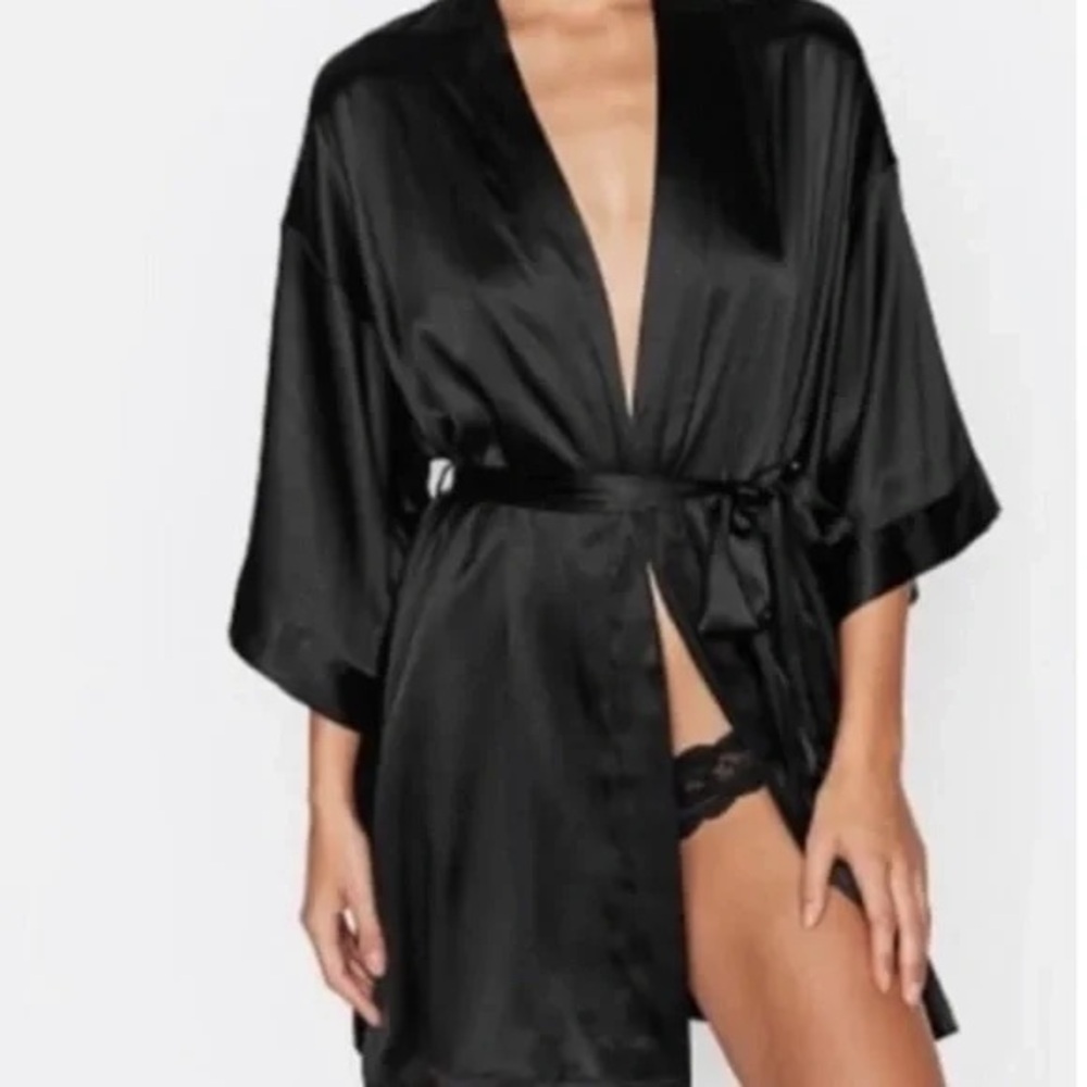 VICTORIA’S SECRET Black Short Kimono‎ Robe with Pockets Lined with Pink Size M/L